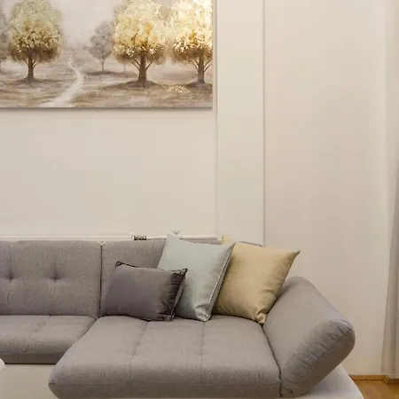 Luxurious & Spacious Downtown In Liszt Ferenc Square * بودابست