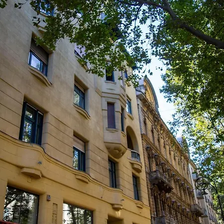 Luxurious & Spacious Downtown In Liszt Ferenc Square شقة