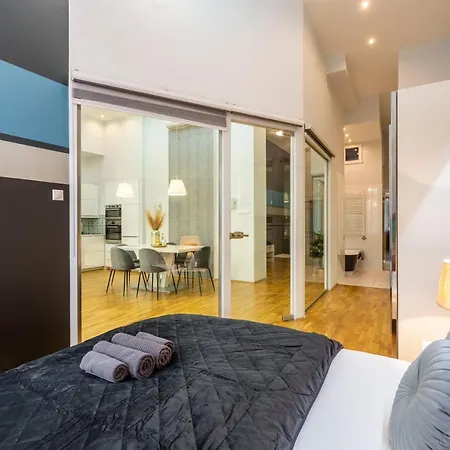 Luxurious & Spacious Downtown In Liszt Ferenc Square * بودابست