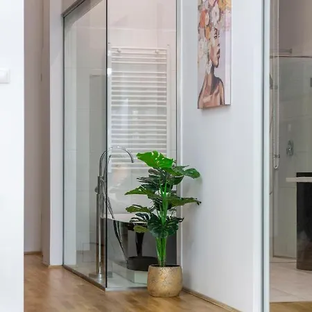 Luxurious & Spacious Downtown In Liszt Ferenc Square * بودابست