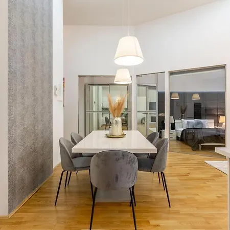 Luxurious & Spacious Downtown In Liszt Ferenc Square