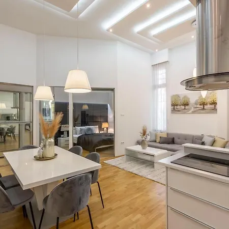 Appartamento Luxurious & Spacious Downtown In Liszt Ferenc Square *